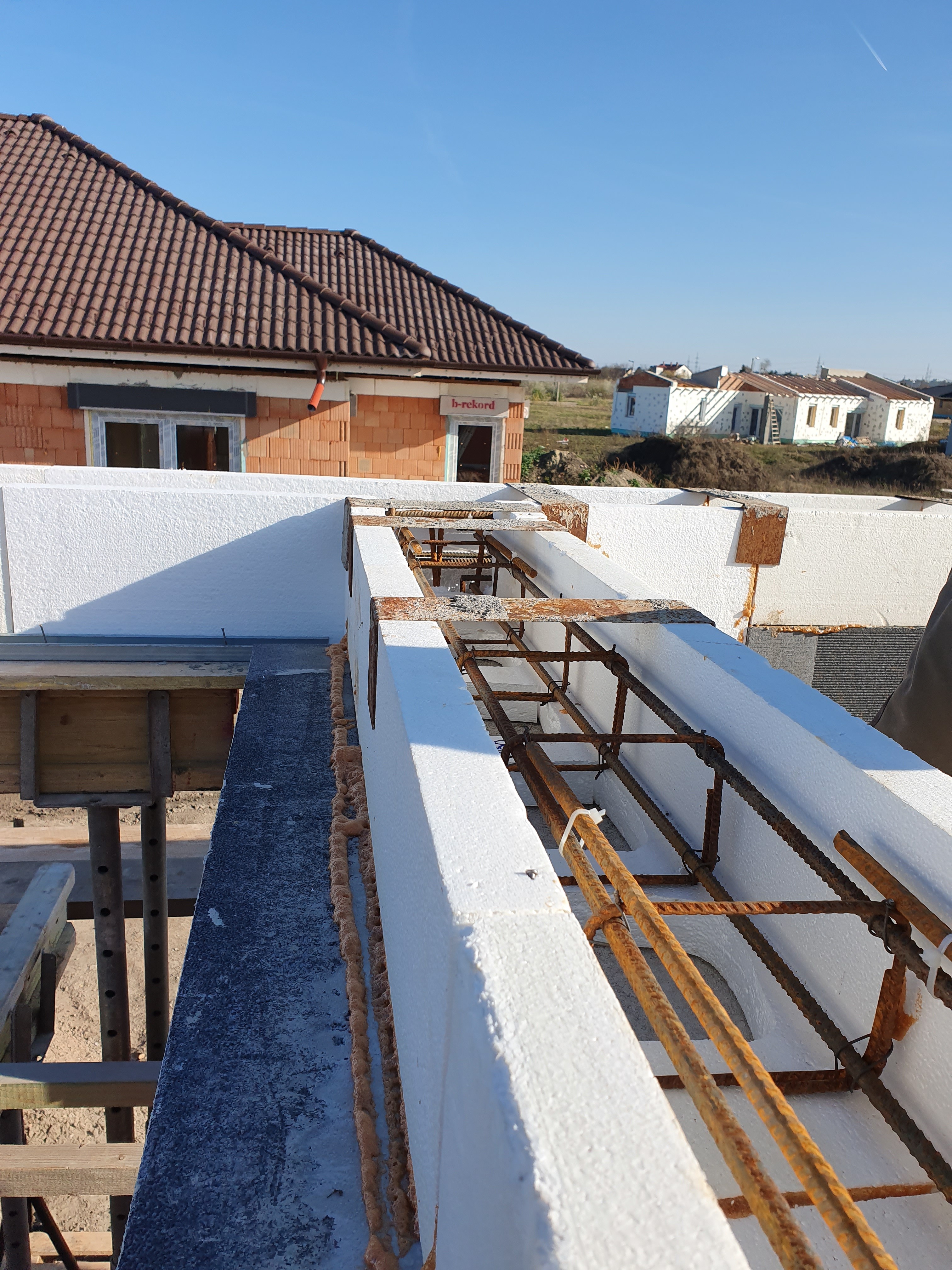 EPS beépíthető kozsoruelem